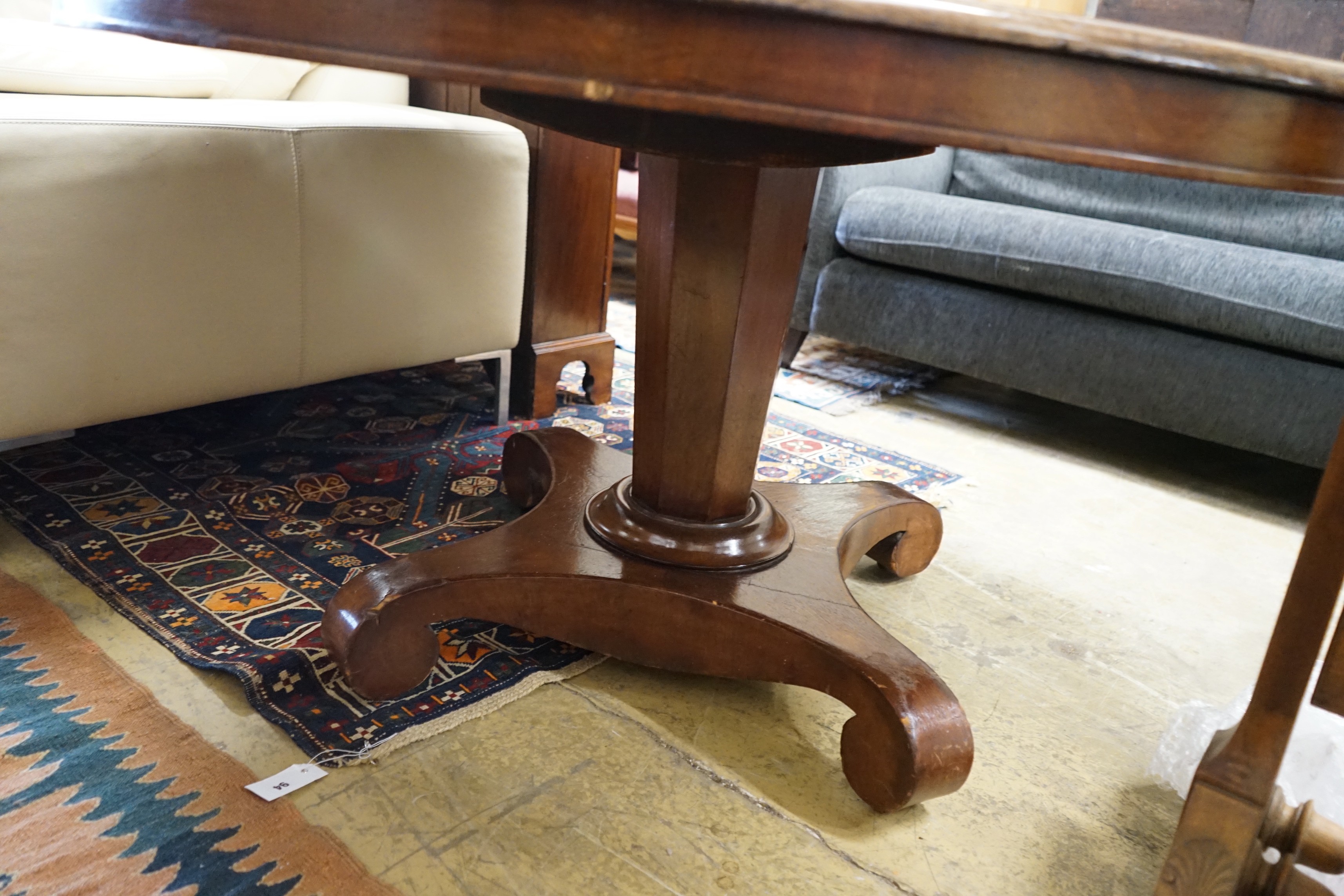 A Victorian circular mahogany breakfast table, diameter 136cm, height 74cm